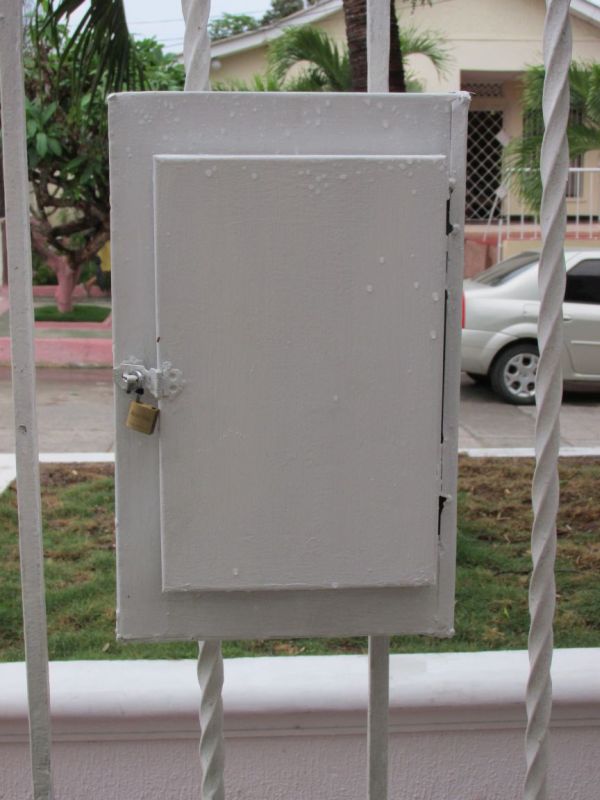 Ma nouvelle boite aux lettres, spécialement construite pour recevoir ma copie de