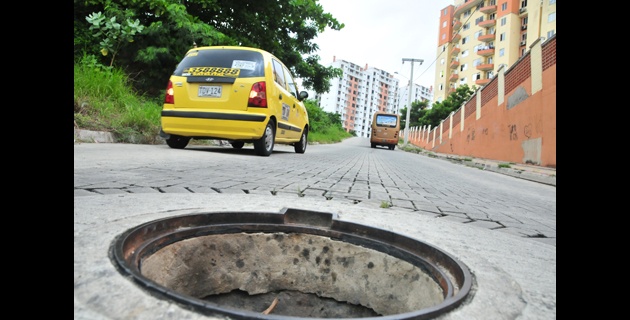 Ce couvercle de bouche d'égout a été volé, comme des centaines d'autres à Barranquilla.