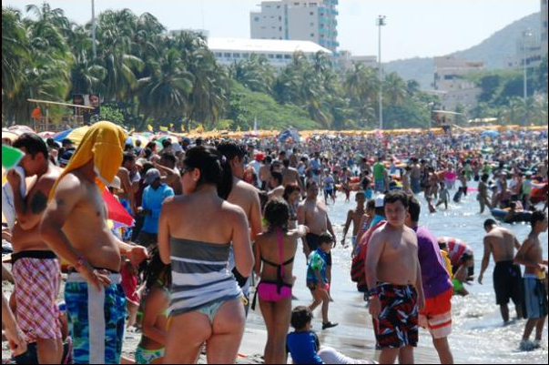 La plage du Rodadero (Santa Marta) lors de la Semaine Sainte