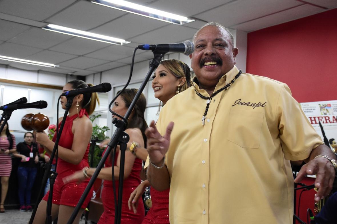 “Pido vida, salud y bendiciones para seguir cantándole a la gente ...